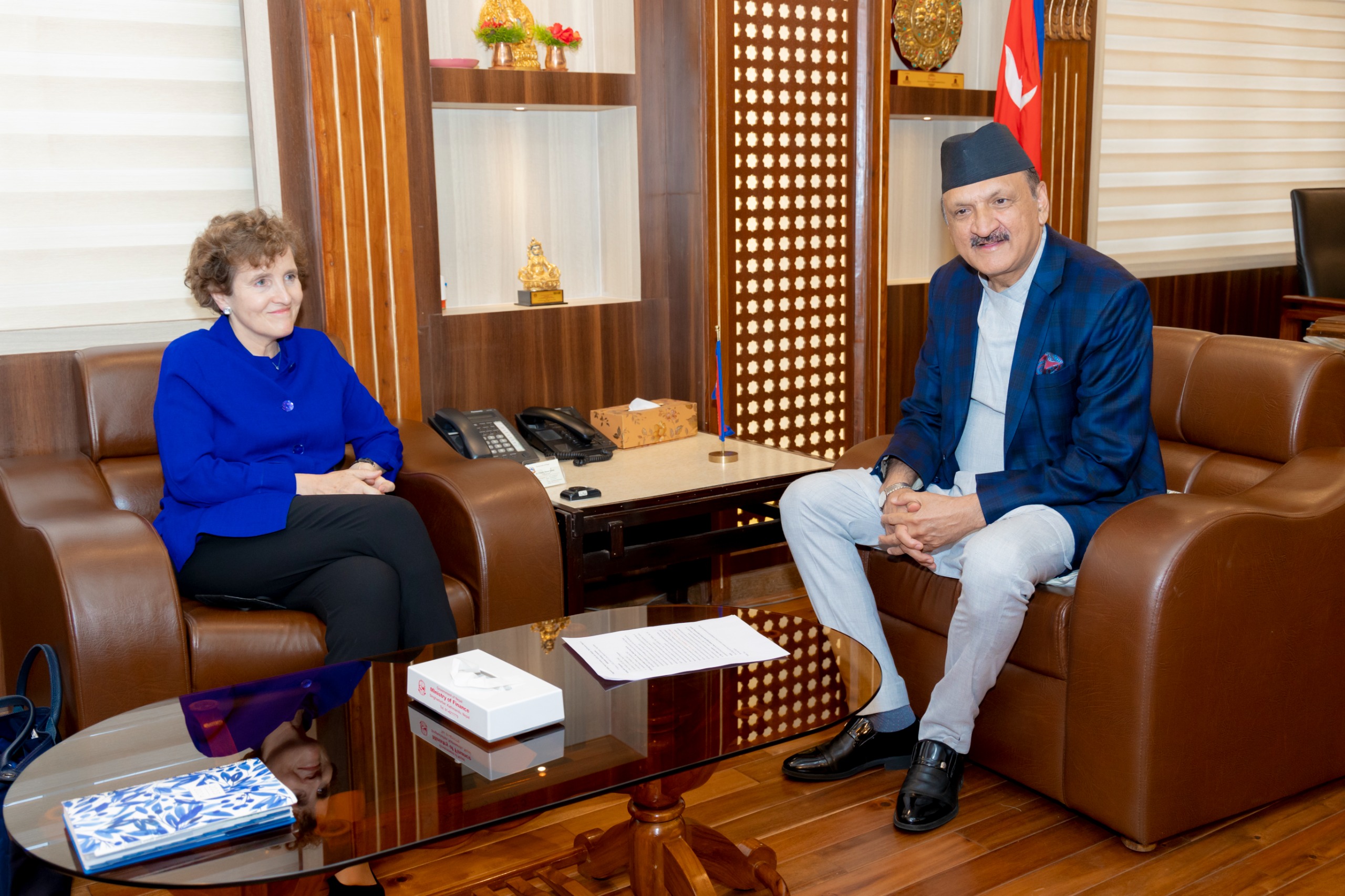 एमसीसीका सिइओ एलिस अलब्राइट र अर्थमन्त्री डा. महतबीच शिष्टाचार भेट